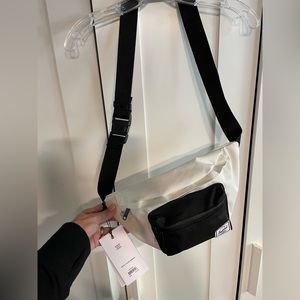 Herschel Seventeen Hip Bag. NWT
